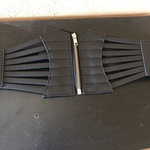 Torrid Strappy Zippered Stretchy Belt Size 3